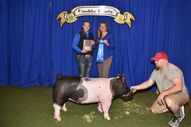 Intermediate Showmanship Champion Gracie Minyard
